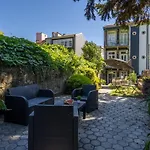 Host Wise - Homely Noble Flats - Garden & Jacuzzi