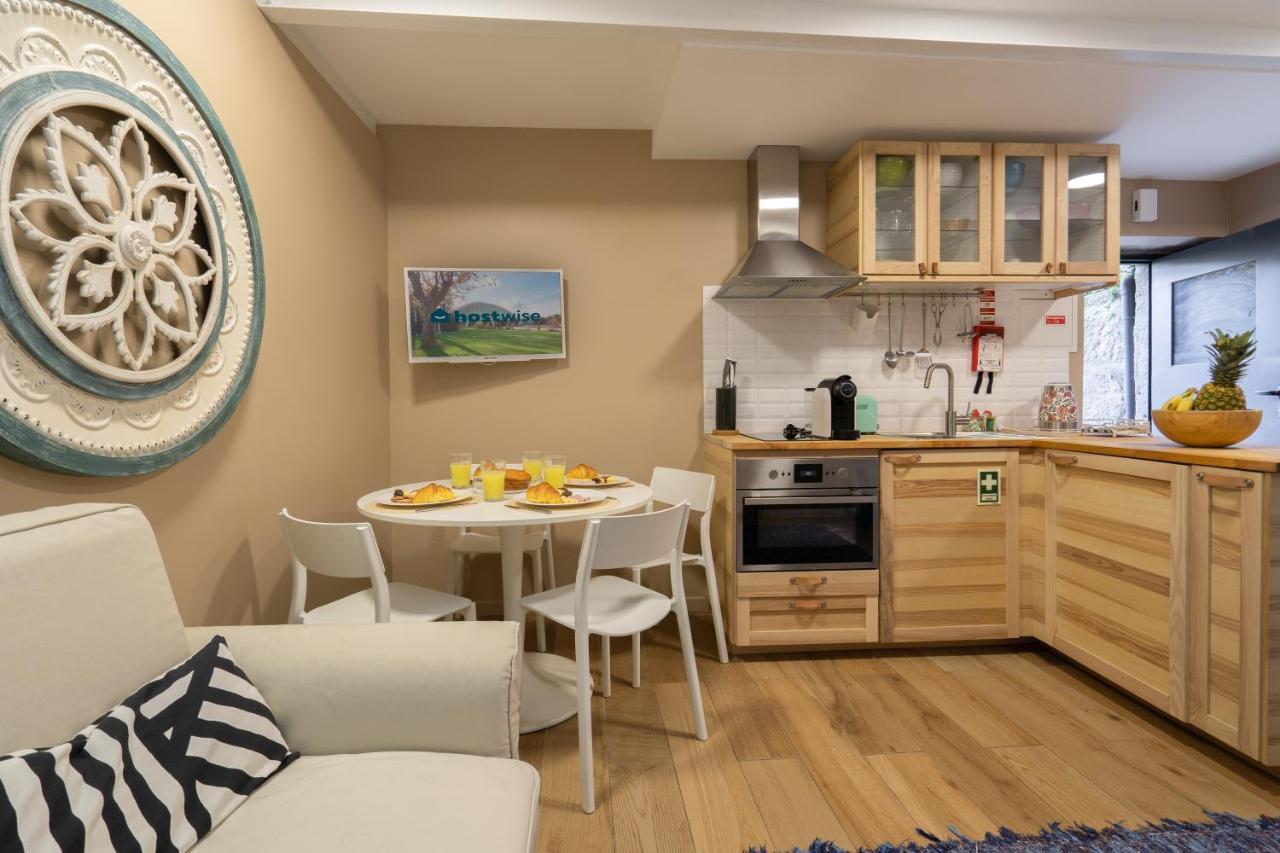 Apartment Host Wise - Homely Noble Flats - Garden & Jacuzzi *