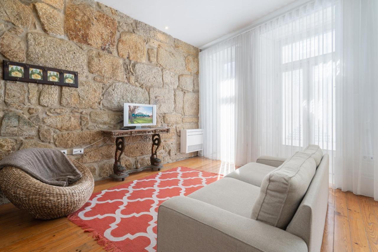 Host Wise - Homely Noble Flats - Garden & Jacuzzi Apartment *